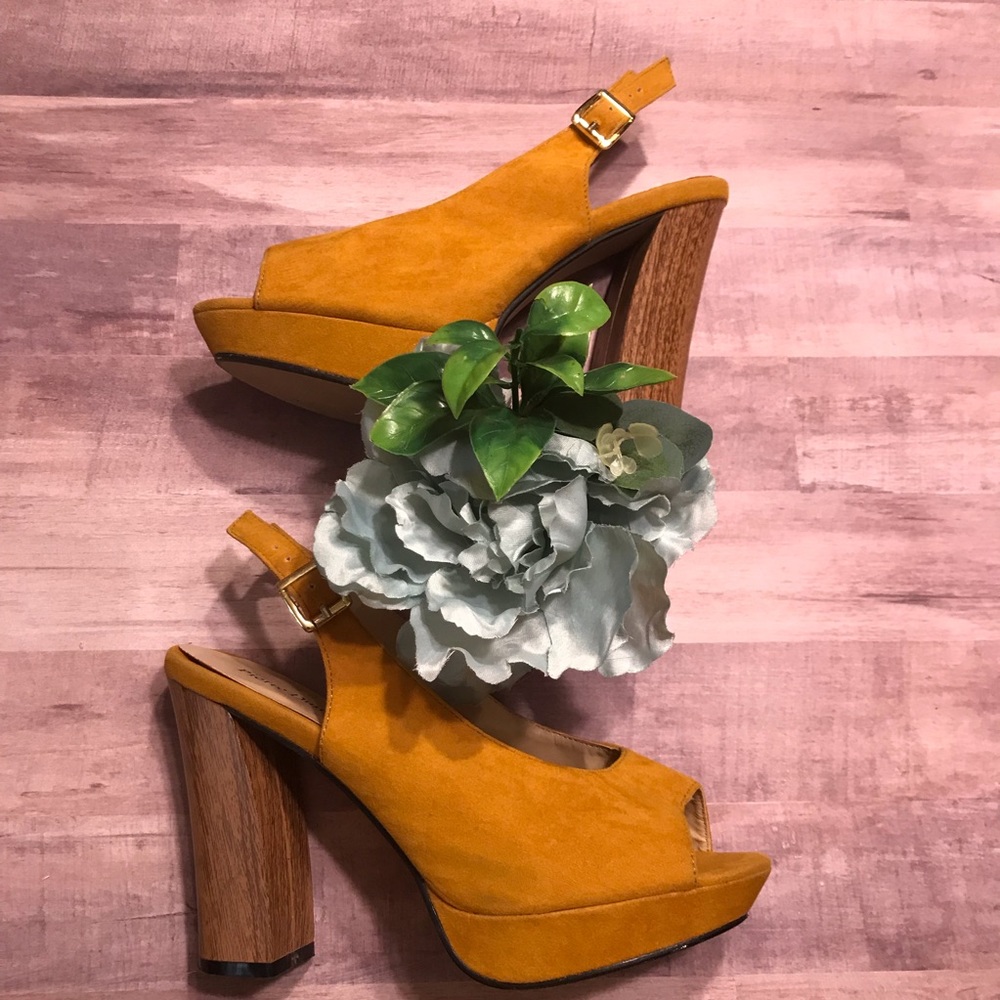 Suede heel peep toe heel